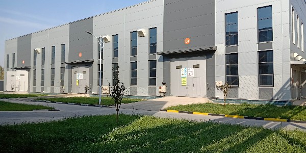 和產(chǎn)品質(zhì)量相符合的企業(yè)實力，速樂涂料正走在具有生產(chǎn)銷售實力的企業(yè)路上